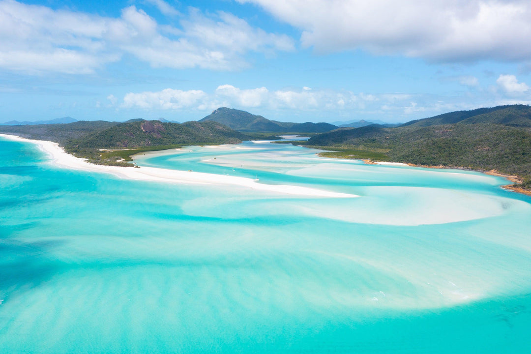 Isabella Dobozy Captures the Whitsundays in a New Print Series - Australia Unseen